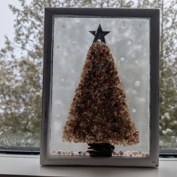 Festive Christmas Tree Decor - Picture 1 of 7